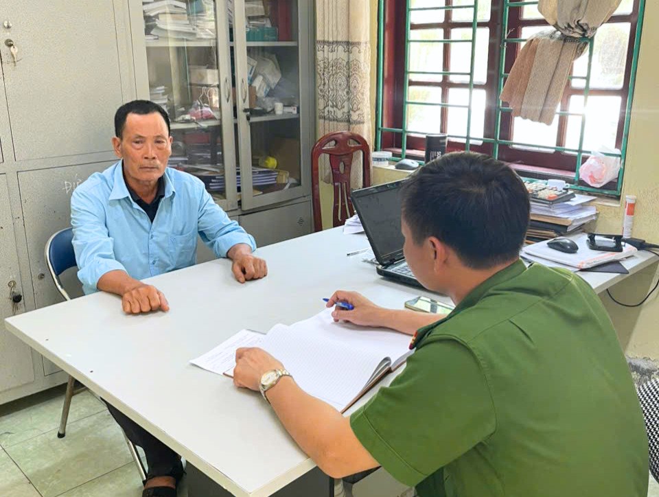 Người đàn ông trốn truy nã 40 năm ra đầu thú