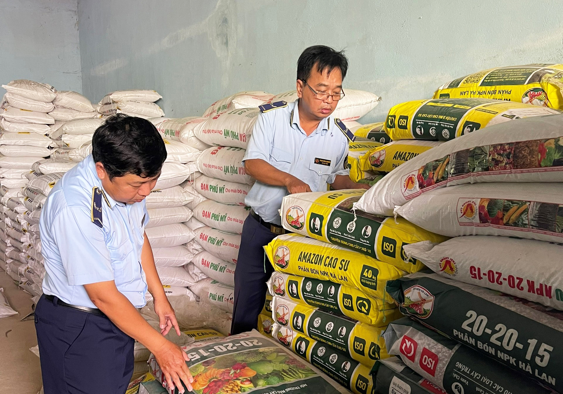 Lâm Đồng Xử phạt hàng loạt cơ sở vi phạm phân bón, thuốc bảo vệ thực vật