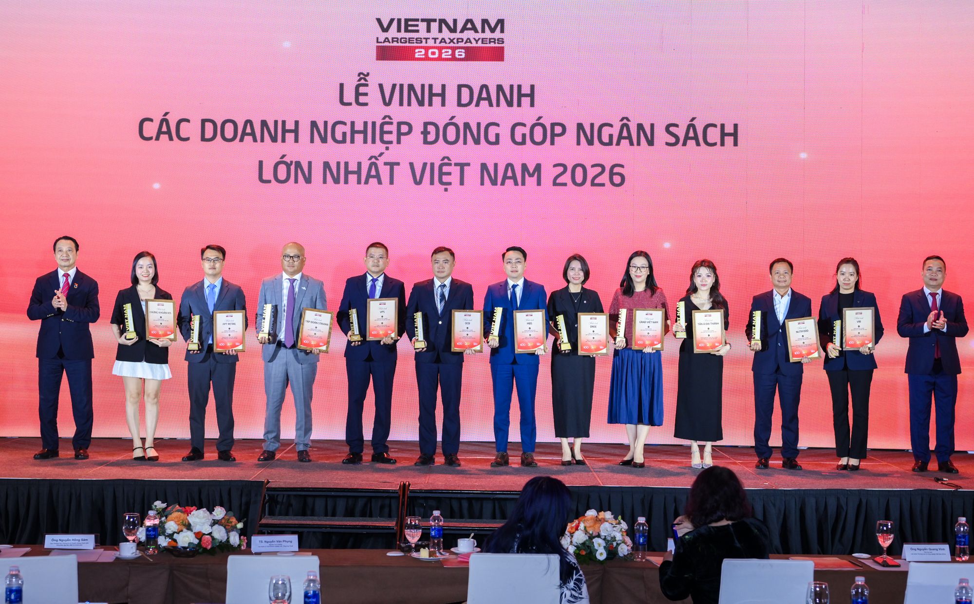 DNSE nhận vinh danh Top 10 công ty chứng khoán tư nhân nộp ngân sách lớn nhất Việt Nam