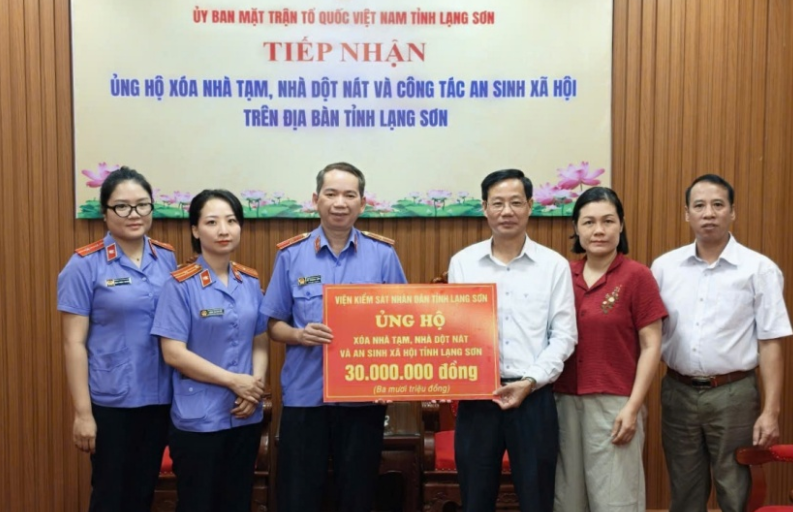 VKSND hai cấp tỉnh Lạng Sơn ủng hộ kinh phí xóa nhà tạm, nhà dột nát