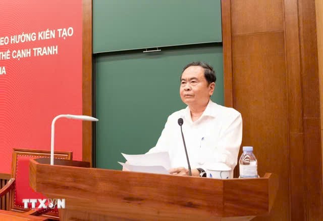 Chủ tịch Quốc hội Trần Thanh Mẫn trao đổi chuyên đề về đổi mới tư duy xây dựng thể chế, pháp luật với các Ủy viên Trung ương Đảng