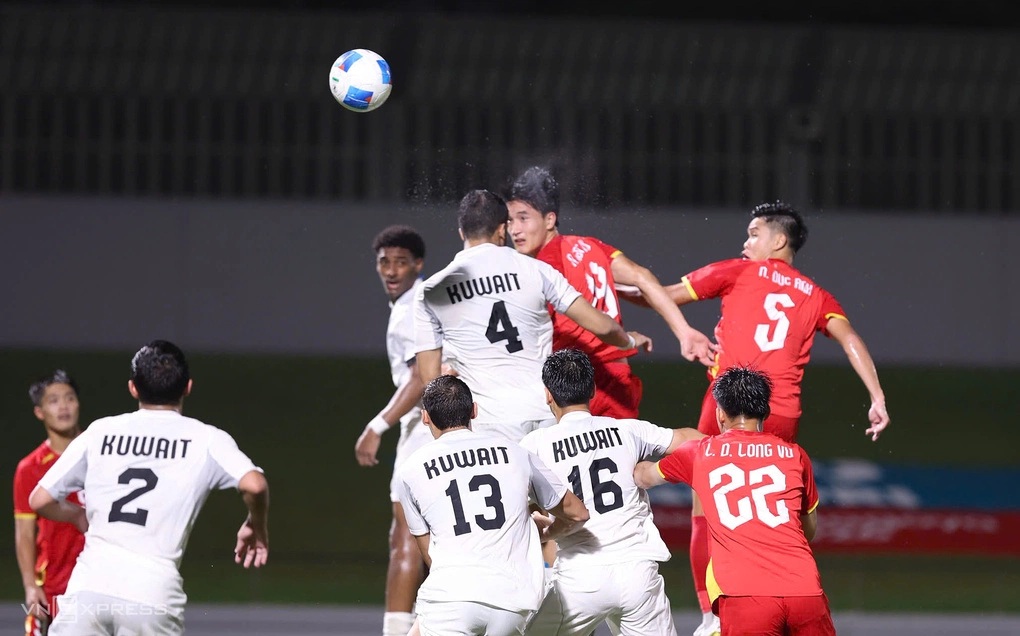 U23 Việt Nam đánh rơi chiến thắng, tăng áp lực đua vé tứ kết