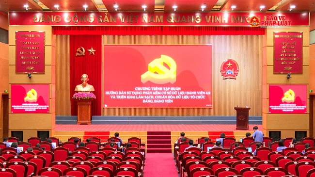 Tập huấn sử dụng phần mềm Cơ sở dữ liệu đảng viên 4.0 và Sổ tay đảng viên điện tử