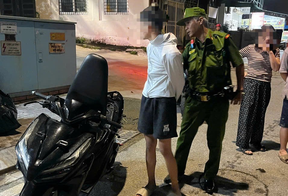 Ngăn nhóm thanh, thiếu niên mang kiếm giải quyết mâu thuẫn