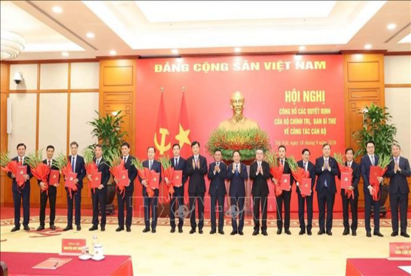 Công bố Quyết định của Bộ Chính trị, Ban Bí thư về công tác cán bộ