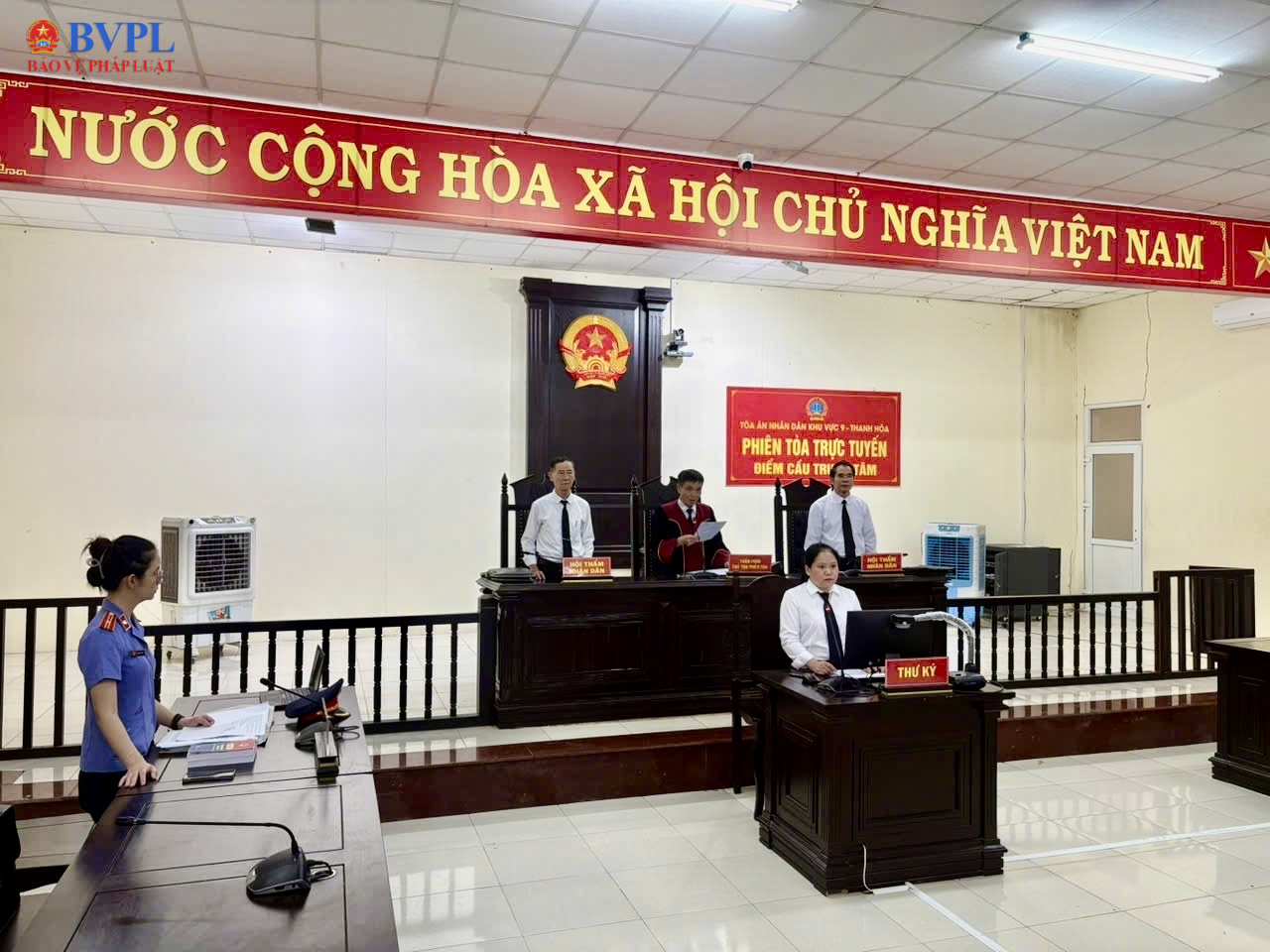 Phối hợp tổ chức phiên tòa trực tuyến rút kinh nghiệm