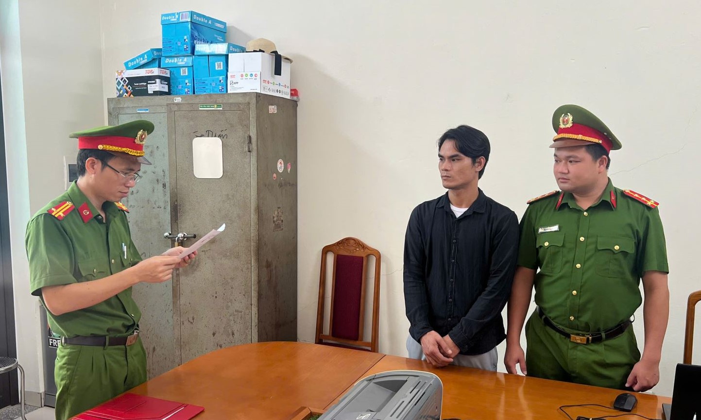 Phê chuẩn khởi tố nhân viên giao hàng chiếm đoạt tiền thu hộ