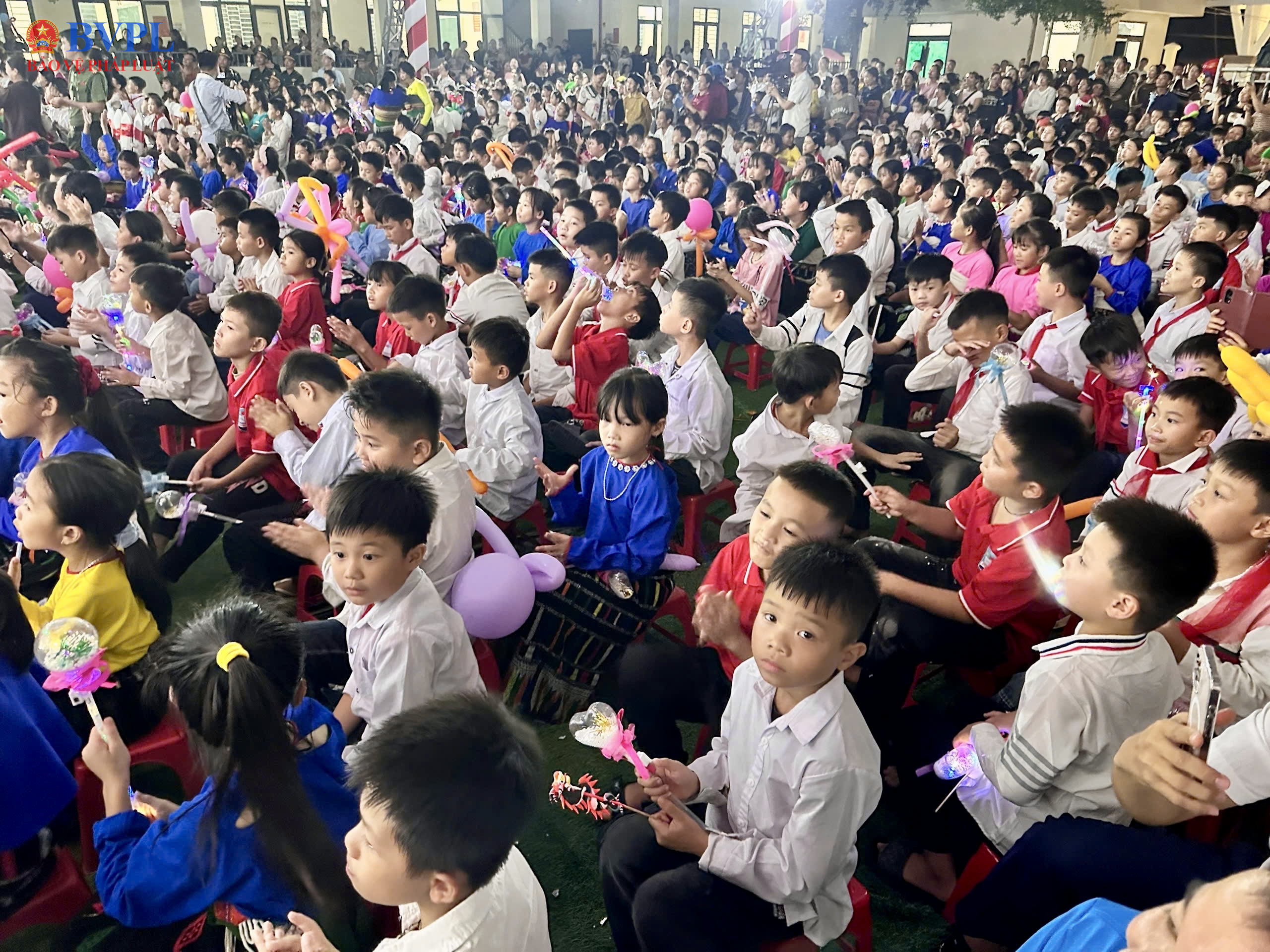 Một đêm trăng, nghìn nụ cười nơi biên giới Yên Khương