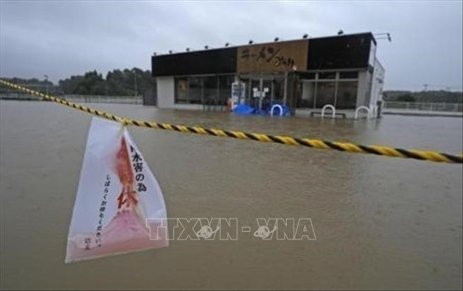 Nhật Bản Sơ tán hơn 1 triệu dân, hủy hàng trăm chuyến bay do bão Dujuan
