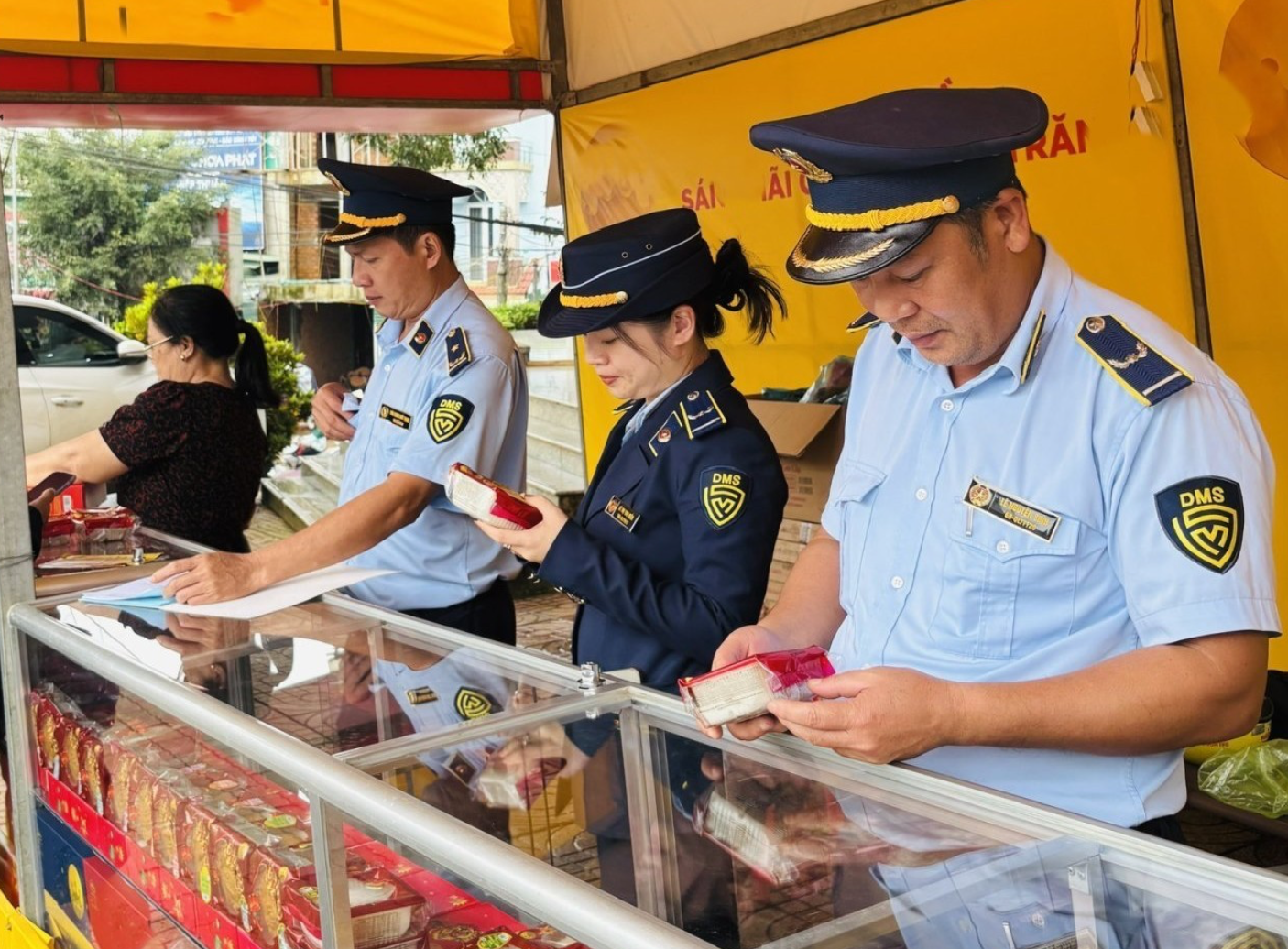 Tăng kiểm soát hàng hóa dịp Trung thu, ngăn hàng lậu đến tay người tiêu dùng