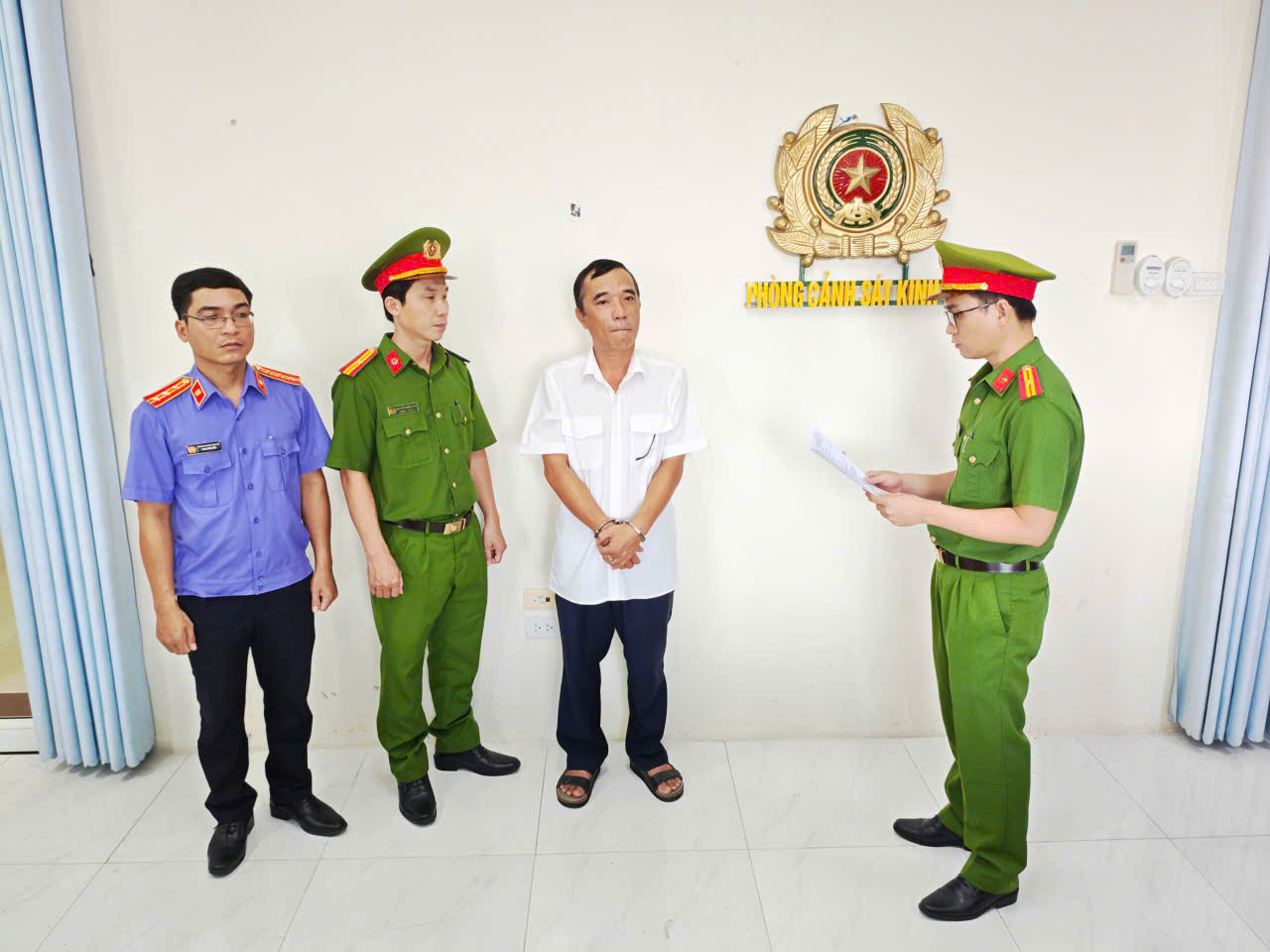 Phê chuẩn khởi tố, bắt tạm giam bị can về tội “Giả mạo trong công tác”