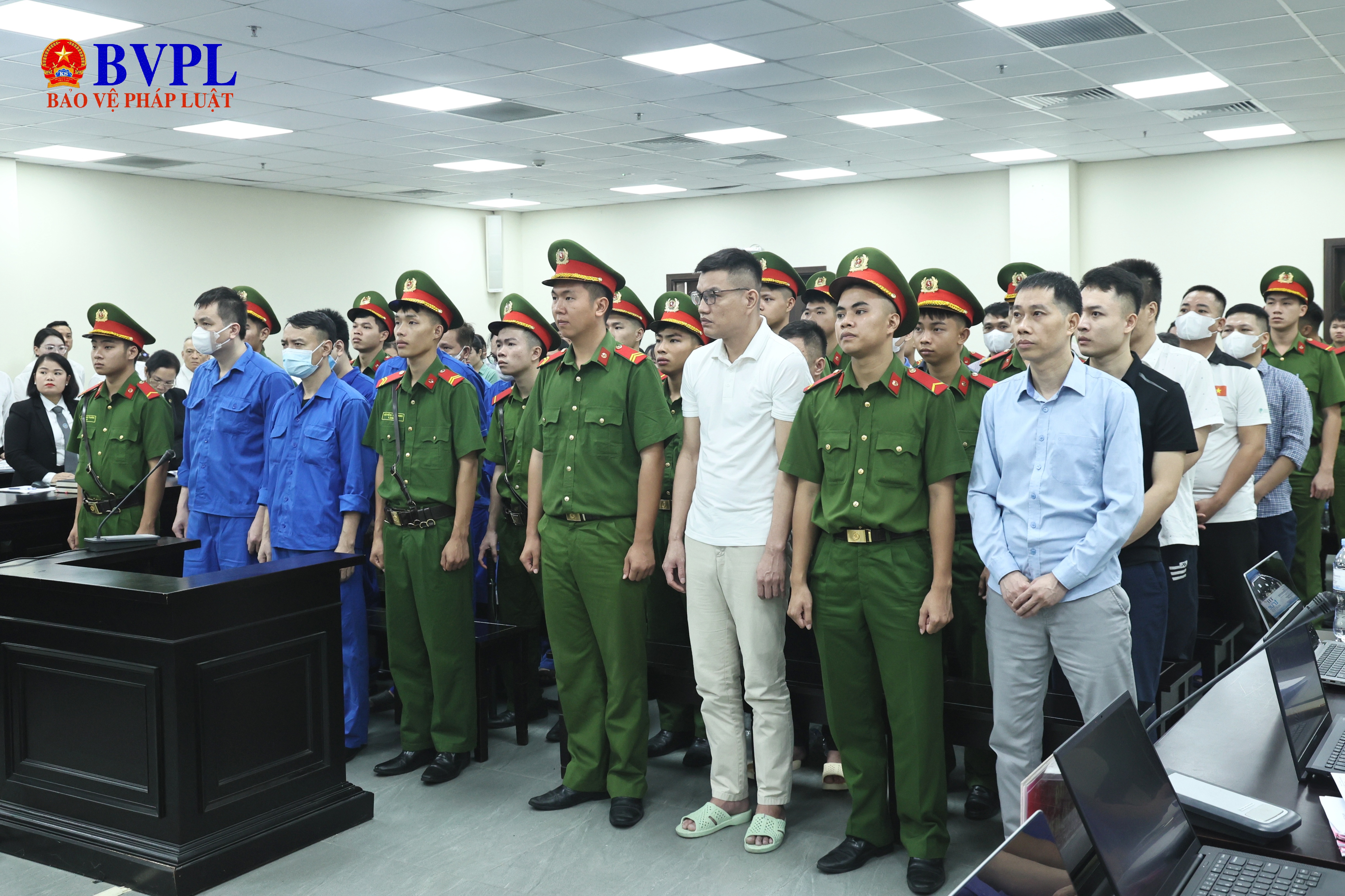 Xét xử 29 bị cáo trong vụ sản xuất, buôn bán hơn 187 000 hộp sữa giả
