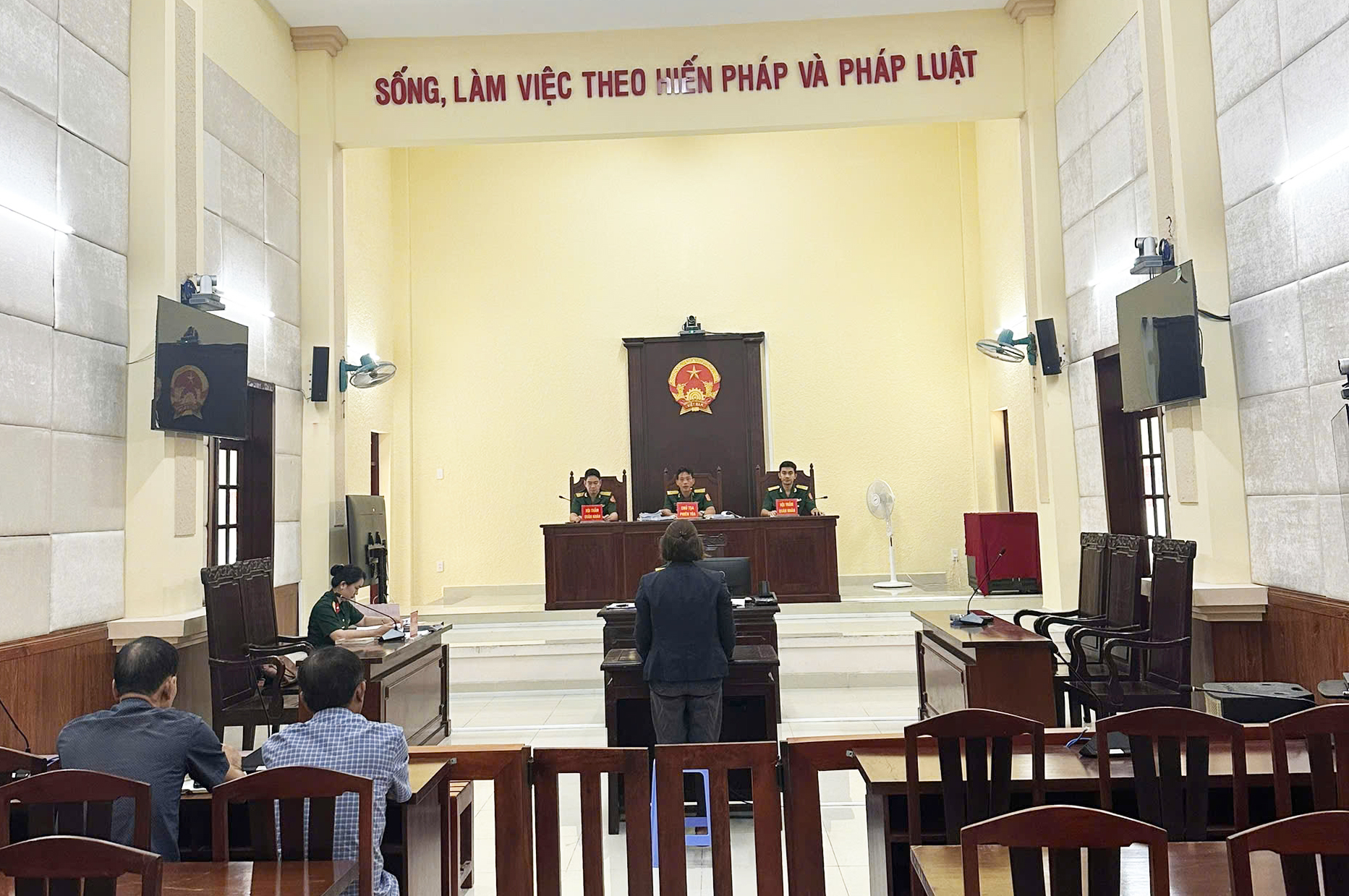 Viện kiểm sát Quân sự khu vực 72 kiểm sát xét xử vụ án “Tàng trữ, sử dụng trái phép chất độc”