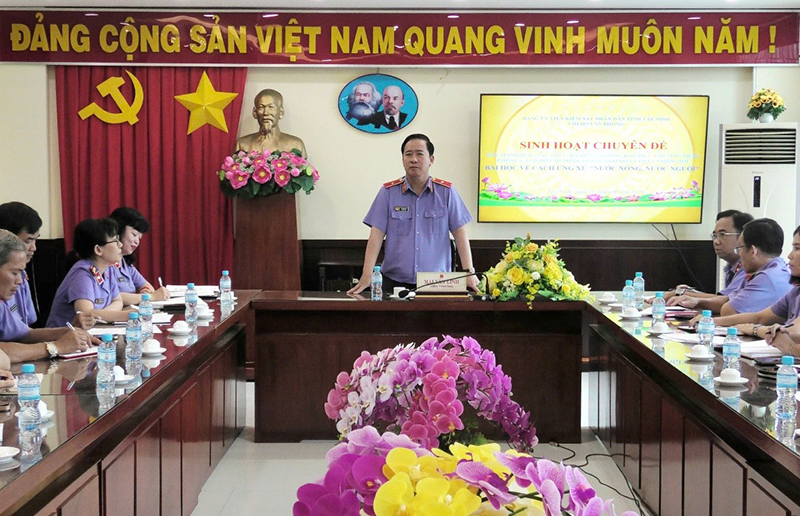 Từ bài học “Nước nóng, nước nguội” đến phong cách làm việc điềm đạm, thấu đáo