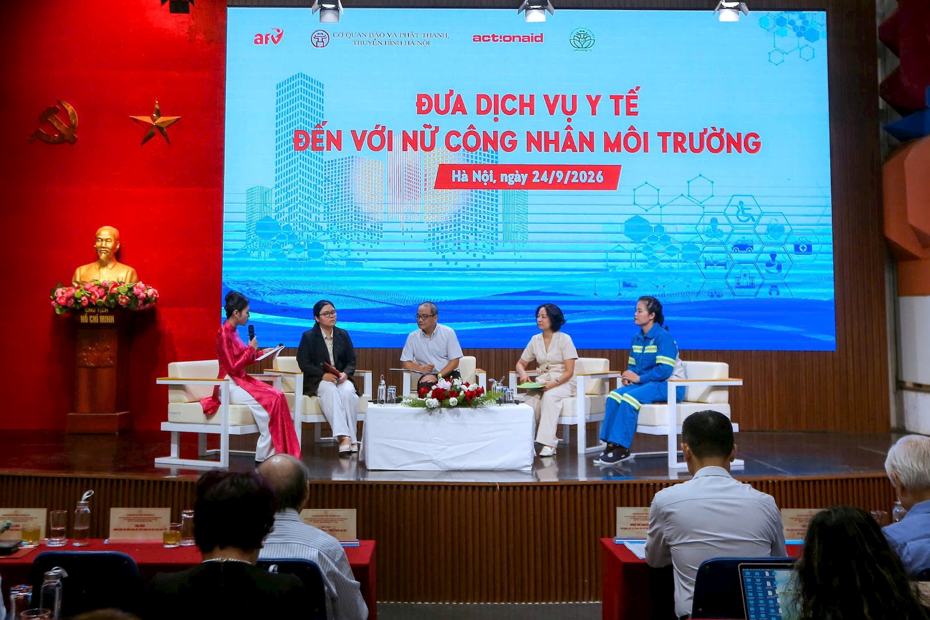 Đưa dịch vụ y tế đến gần hơn với nữ công nhân môi trường