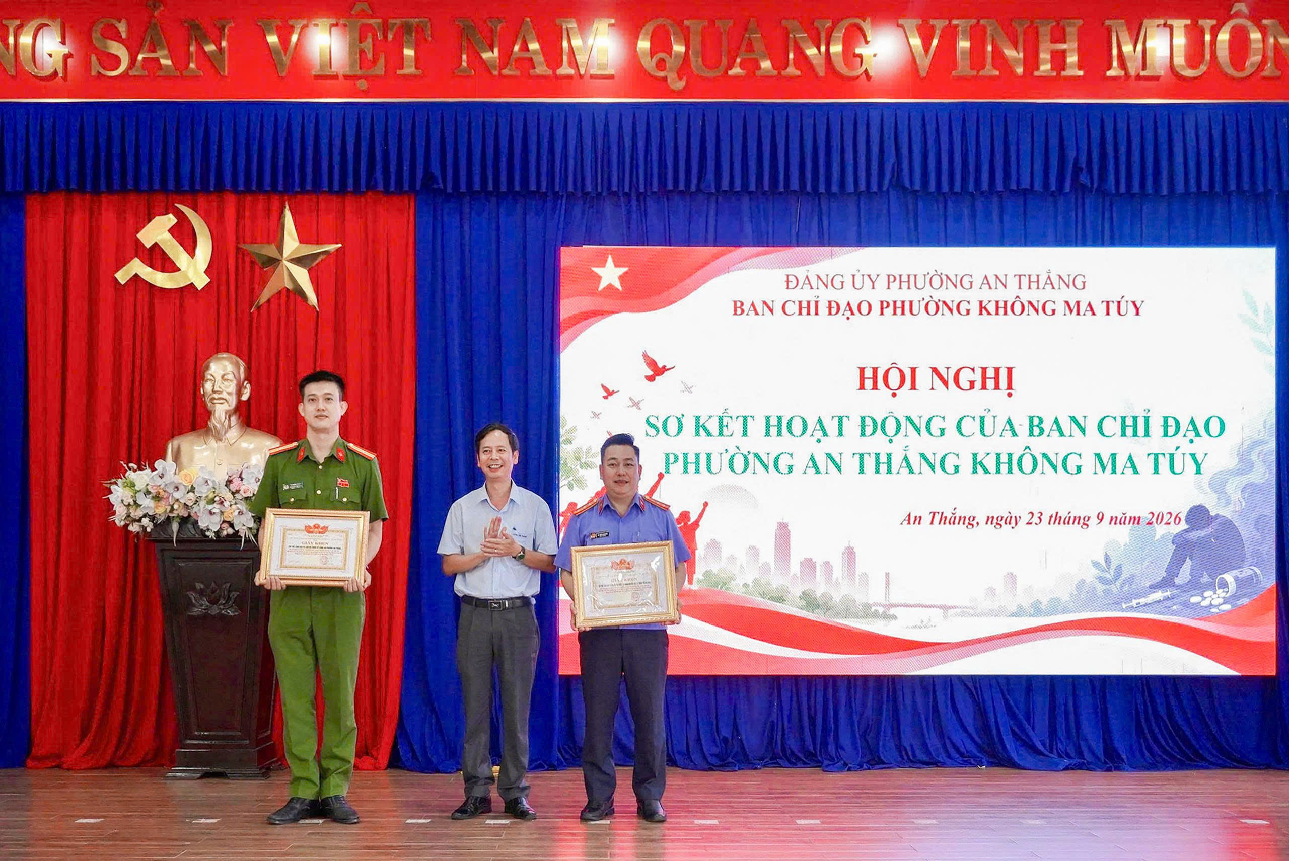 VKSND khu vực 10, TP Đà Nẵng được khen thưởng trong xây dựng phường không ma túy