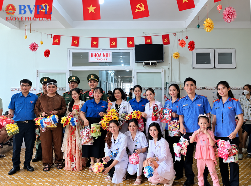 “Trao gửi yêu thương” đến các bệnh nhi tại Bệnh viện Đa khoa khu vực La Gi