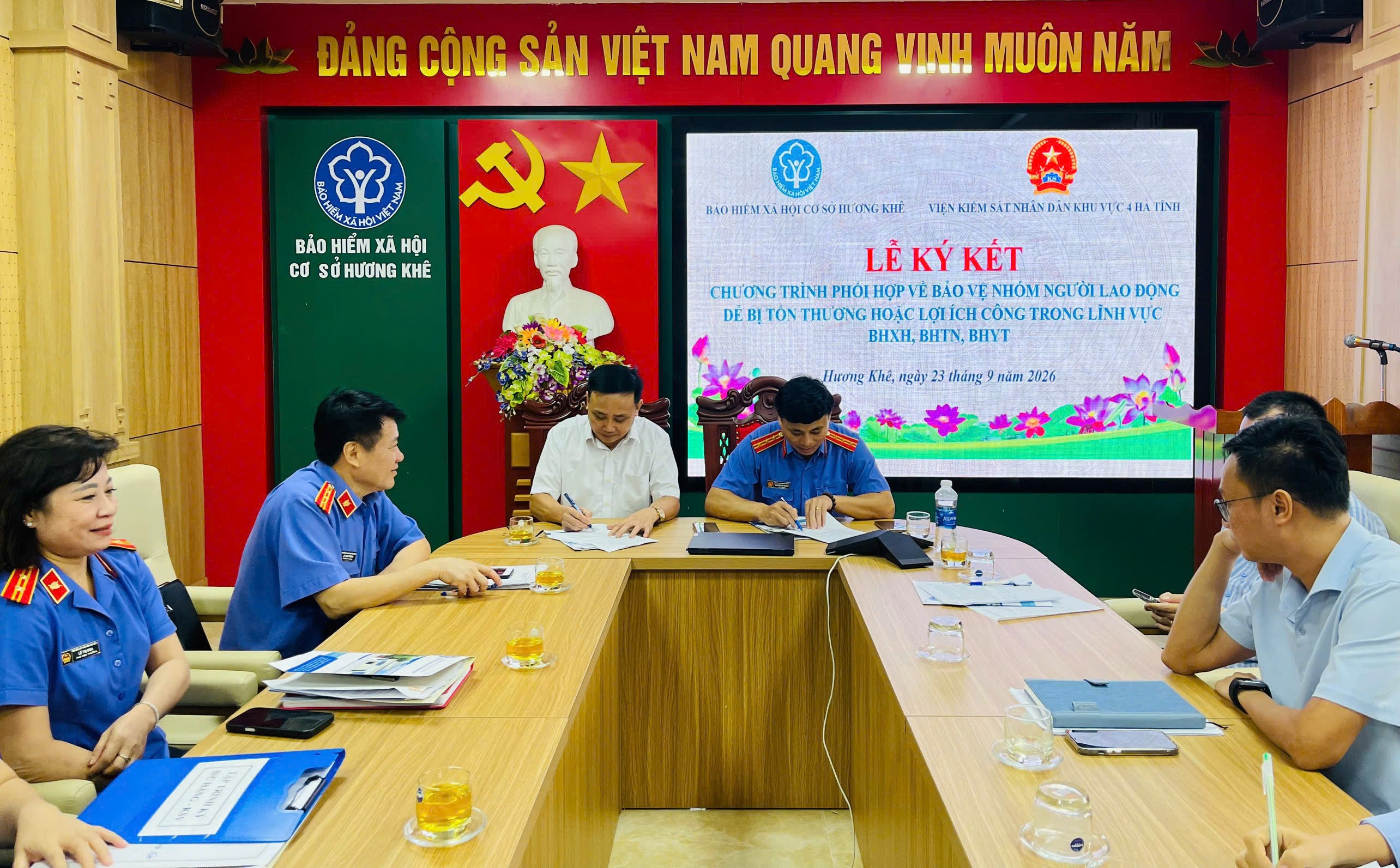VKSND khu vực 4, tỉnh Hà Tĩnh và Bảo hiểm xã hội cơ sở Hương Khê phối hợp thực hiện Nghị quyết 205