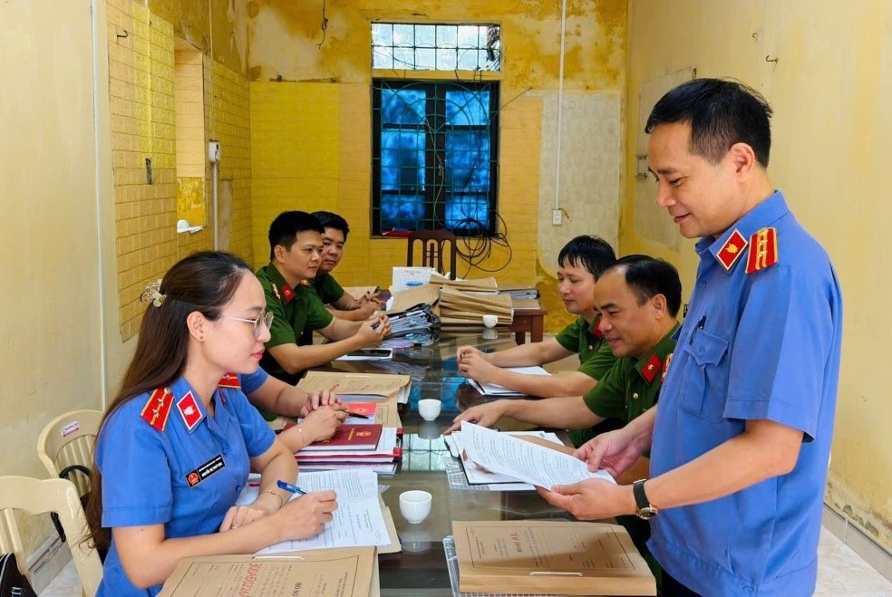 VKSND khu vực 7, tỉnh Ninh Bình trực tiếp kiểm sát tại Công an các phường