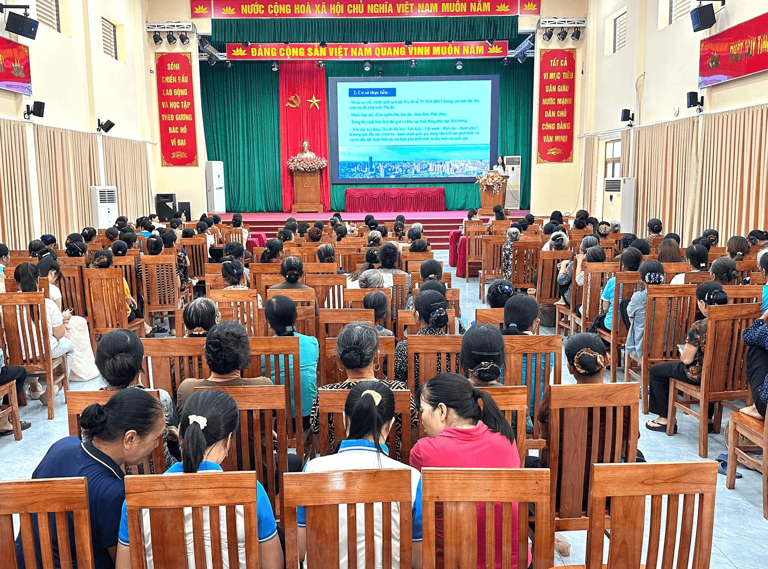 Phát huy vai trò của hội viên Phụ nữ trong công tác tuyên truyền Luật Thủ đô sửa đổi