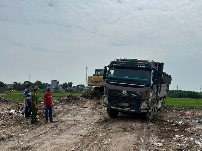 Phê chuẩn khởi tố Giám đốc doanh nghiệp chỉ đạo đổ trái phép hơn 4 500 tấn chất thải