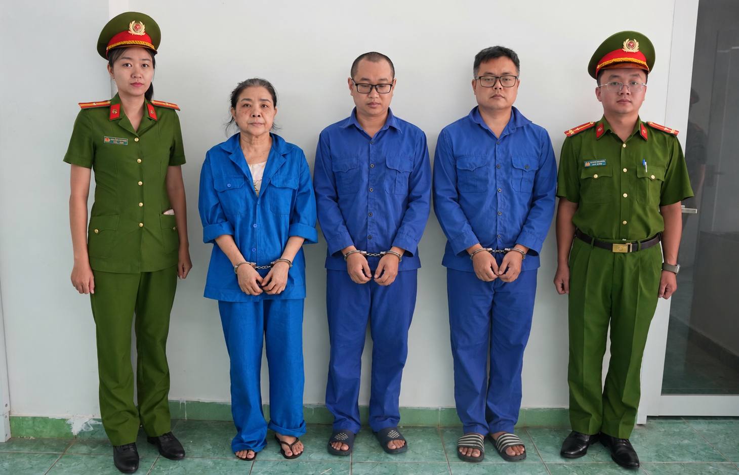Khởi tố, bắt tạm giam nhóm đối tượng in, phát hành 21 000 quyển sách trái phép