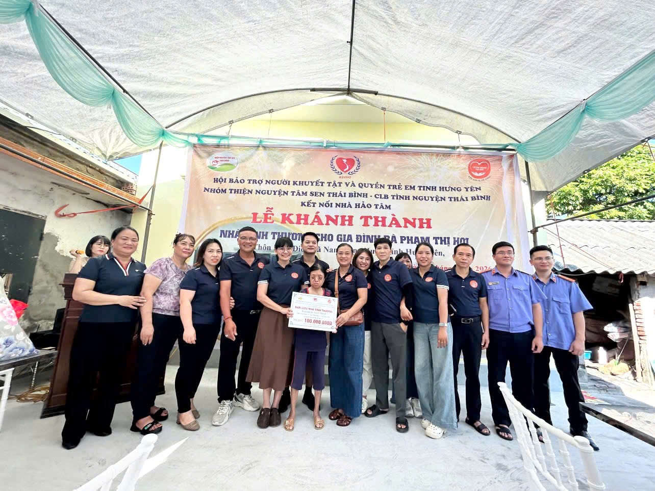 Phối hợp trao nhà tình thương cho hộ gia đình có hoàn cảnh đặc biệt khó khăn