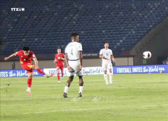 FIFA ASEAN Cup 2026 Đình Bắc lập công, Việt Nam ra quân thắng Philippines