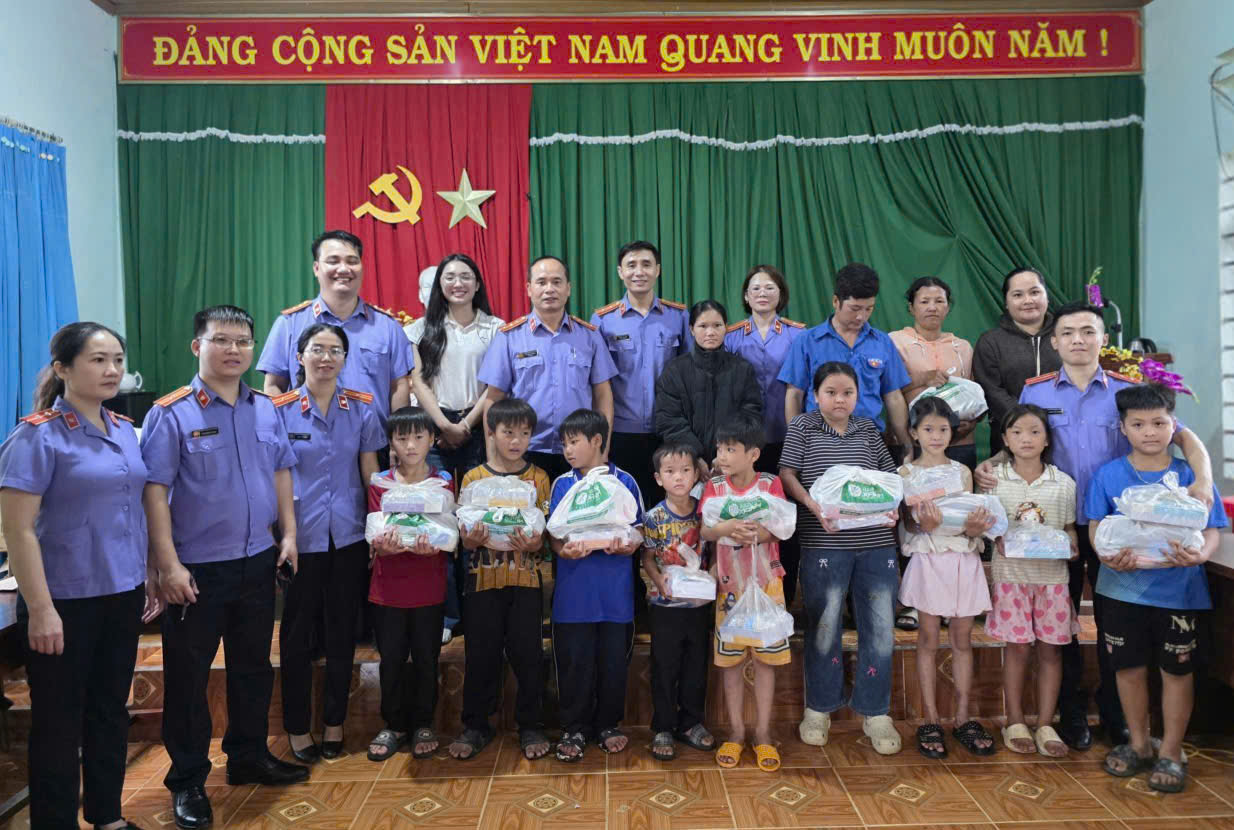 Ấm áp chương trình Trung thu dành cho trẻ em khó khăn thôn Giang Đông