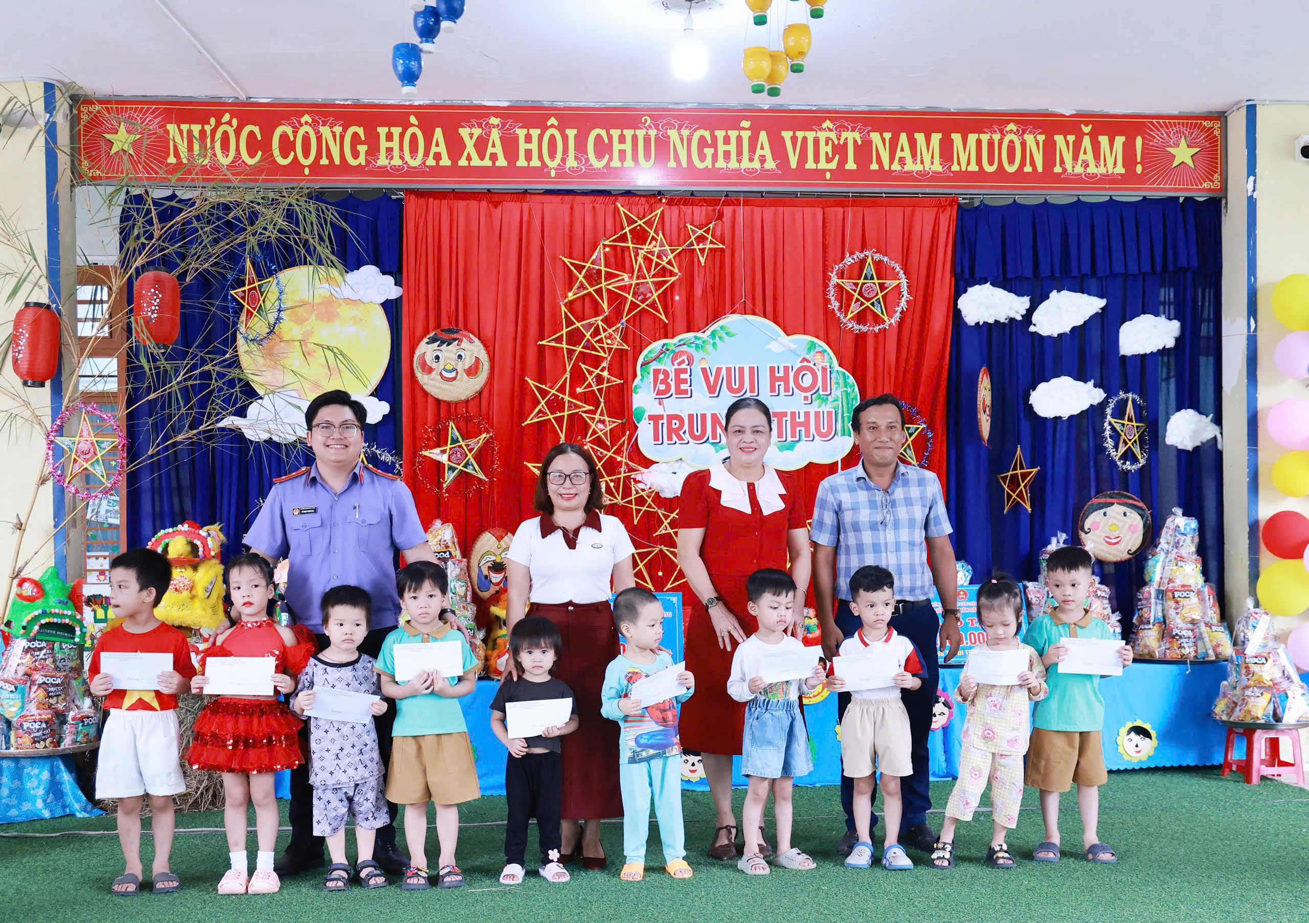 VKSND các khu vực tại Đà Nẵng mang niềm vui Trung thu đến trẻ em vùng cao, xã đảo