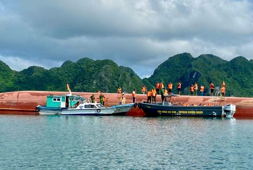 Khởi tố thuyền trưởng vụ lật tàu chở cát khiến 2 người tử vong ở Vân Đồn