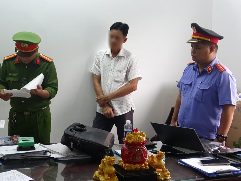 Kiểm sát hoạt động khám xét trong vụ án chôn lấp trái phép gần 48 tấn chất thải