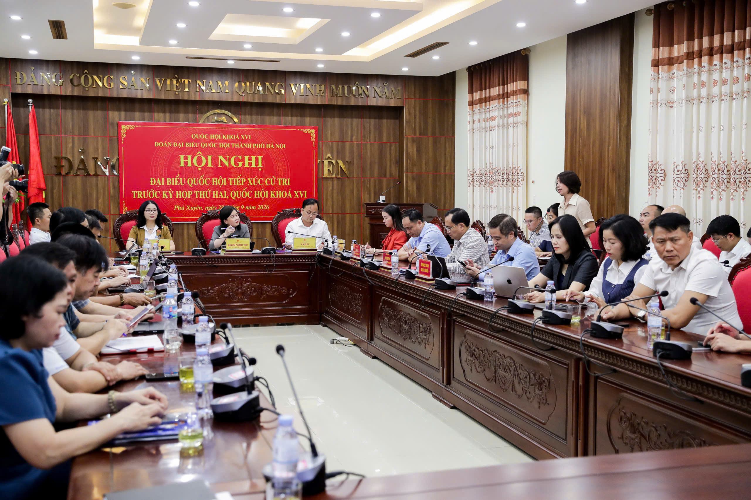 Agribank cùng Đoàn đại biểu Quốc hội TP Hà Nội trao 1 tỉ đồng hỗ trợ xây dựng Nhà Đại đoàn kết