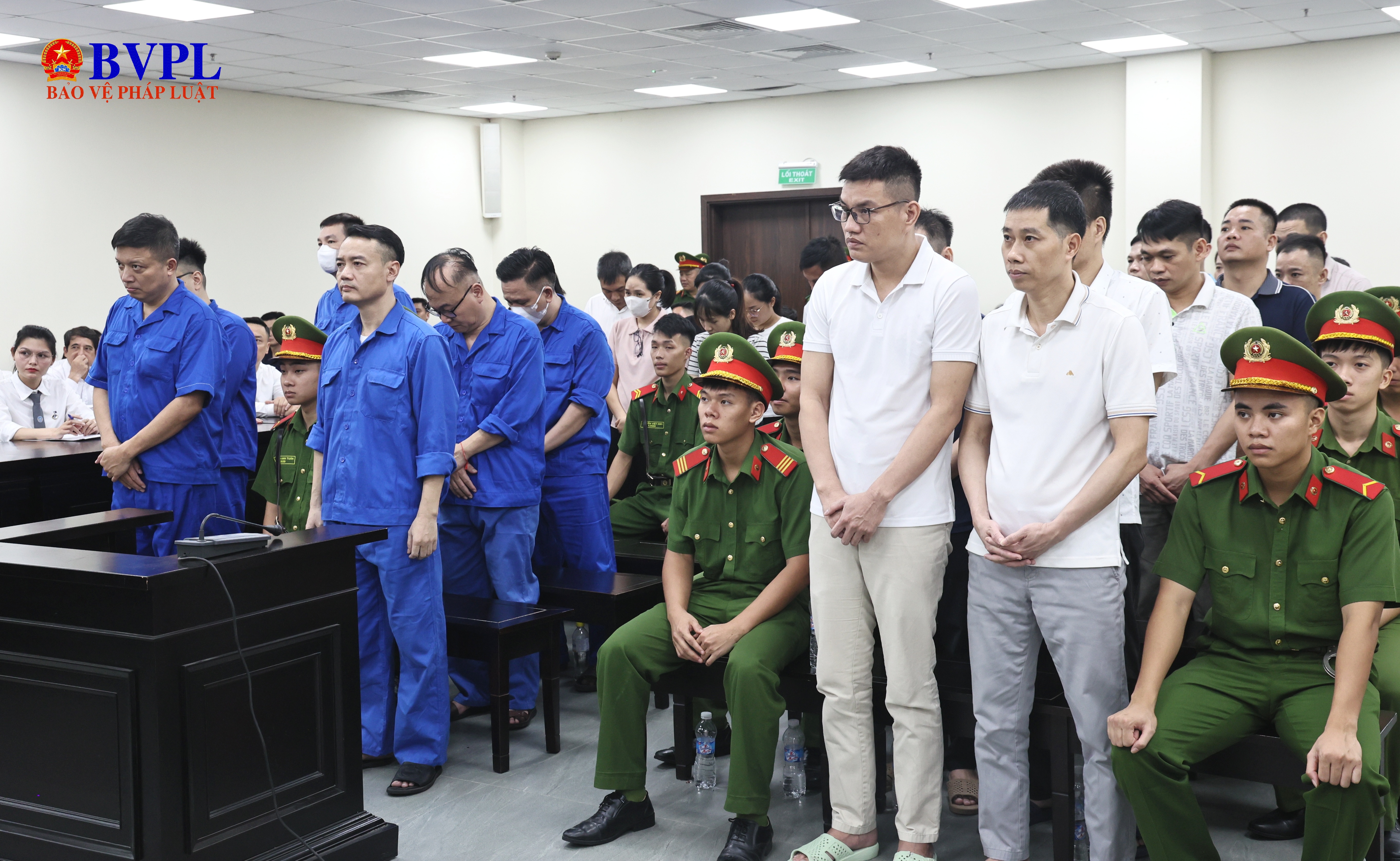 Hai “ông trùm” đường dây sản xuất, buôn bán sữa giả cùng lĩnh 30 năm tù