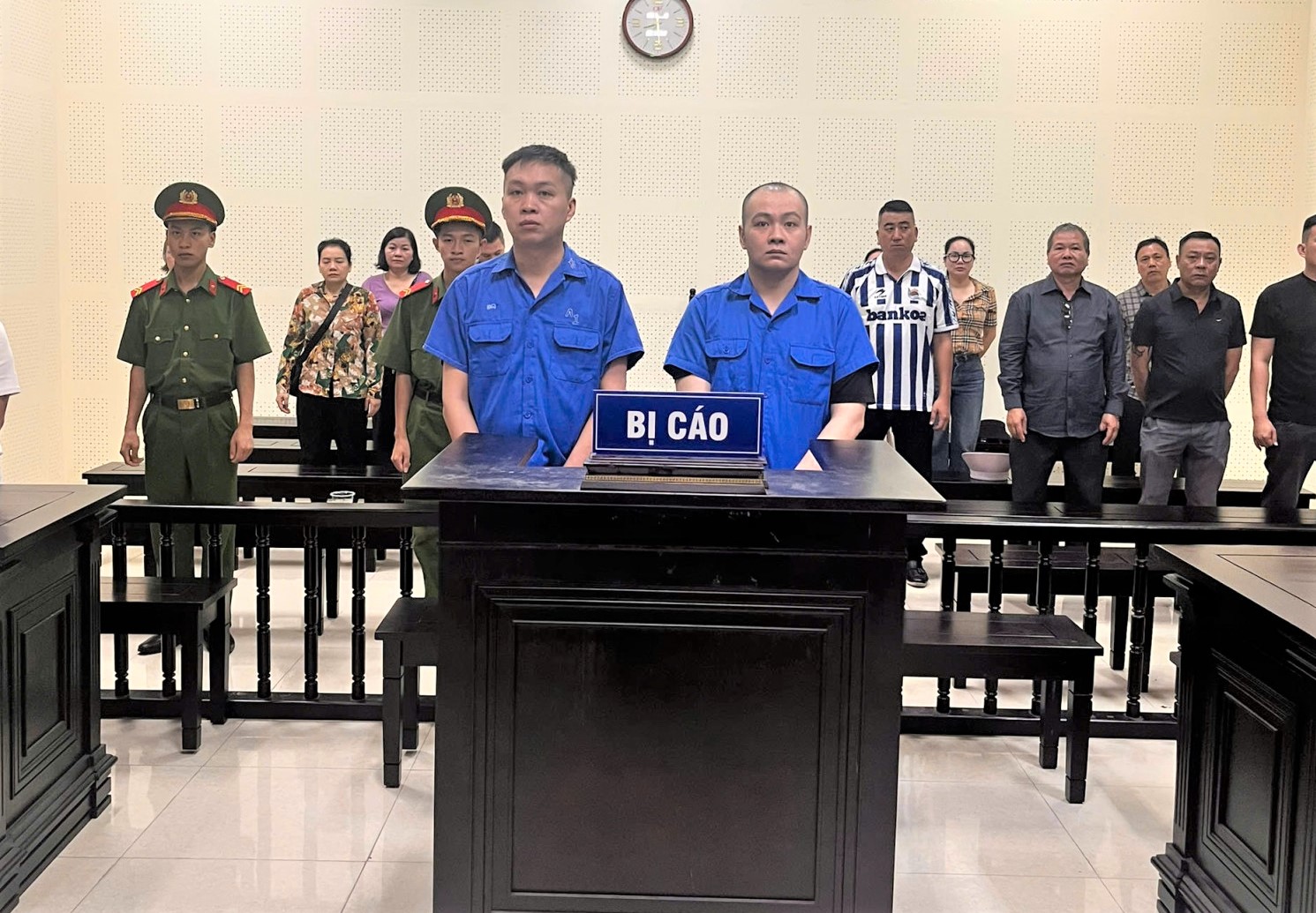 Hai bị cáo mua bán cần sa lĩnh án