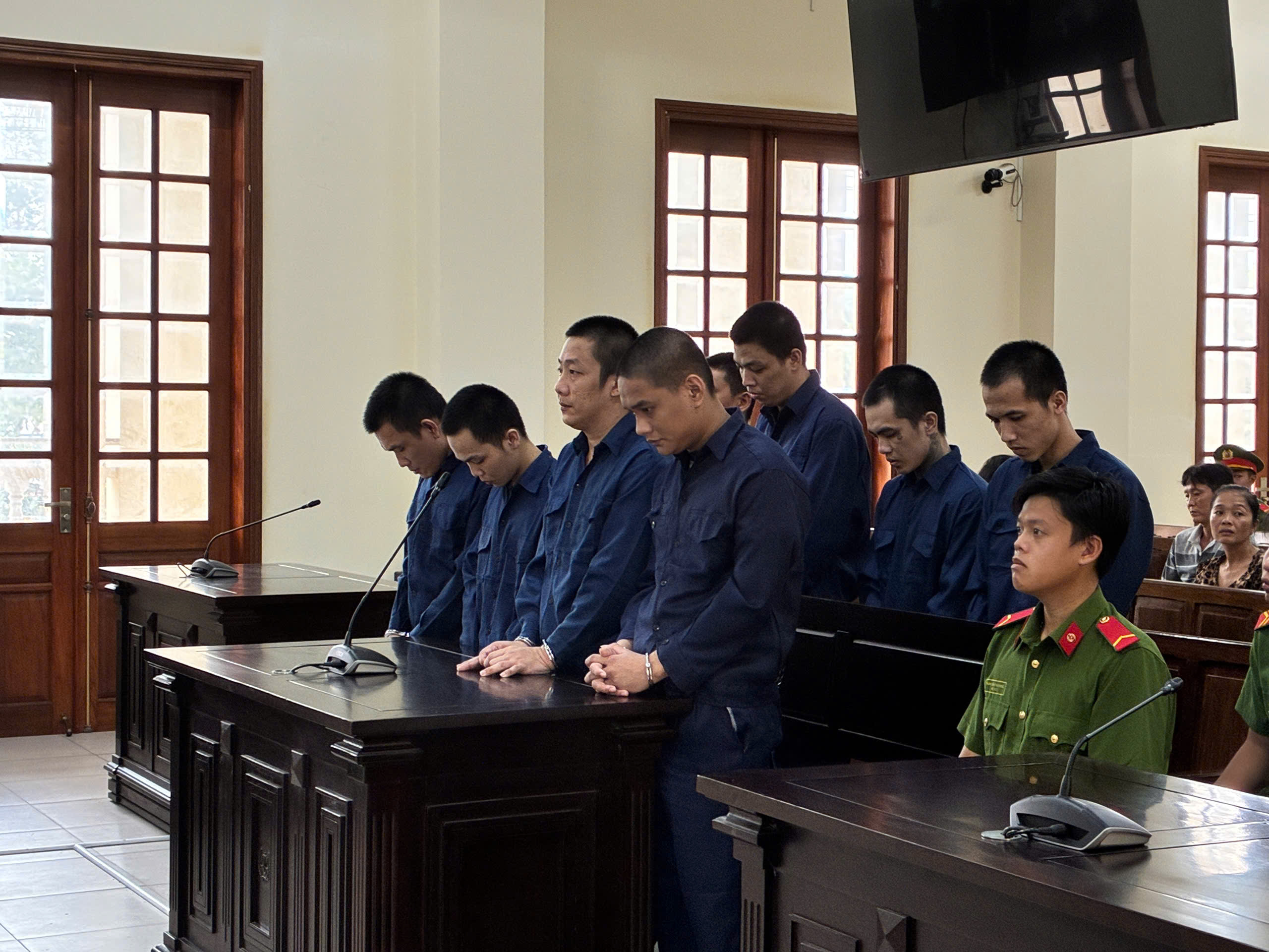 Thuê ôtô tự lái rồi mang bán, 8 bị cáo lãnh tổng cộng 76 năm tù