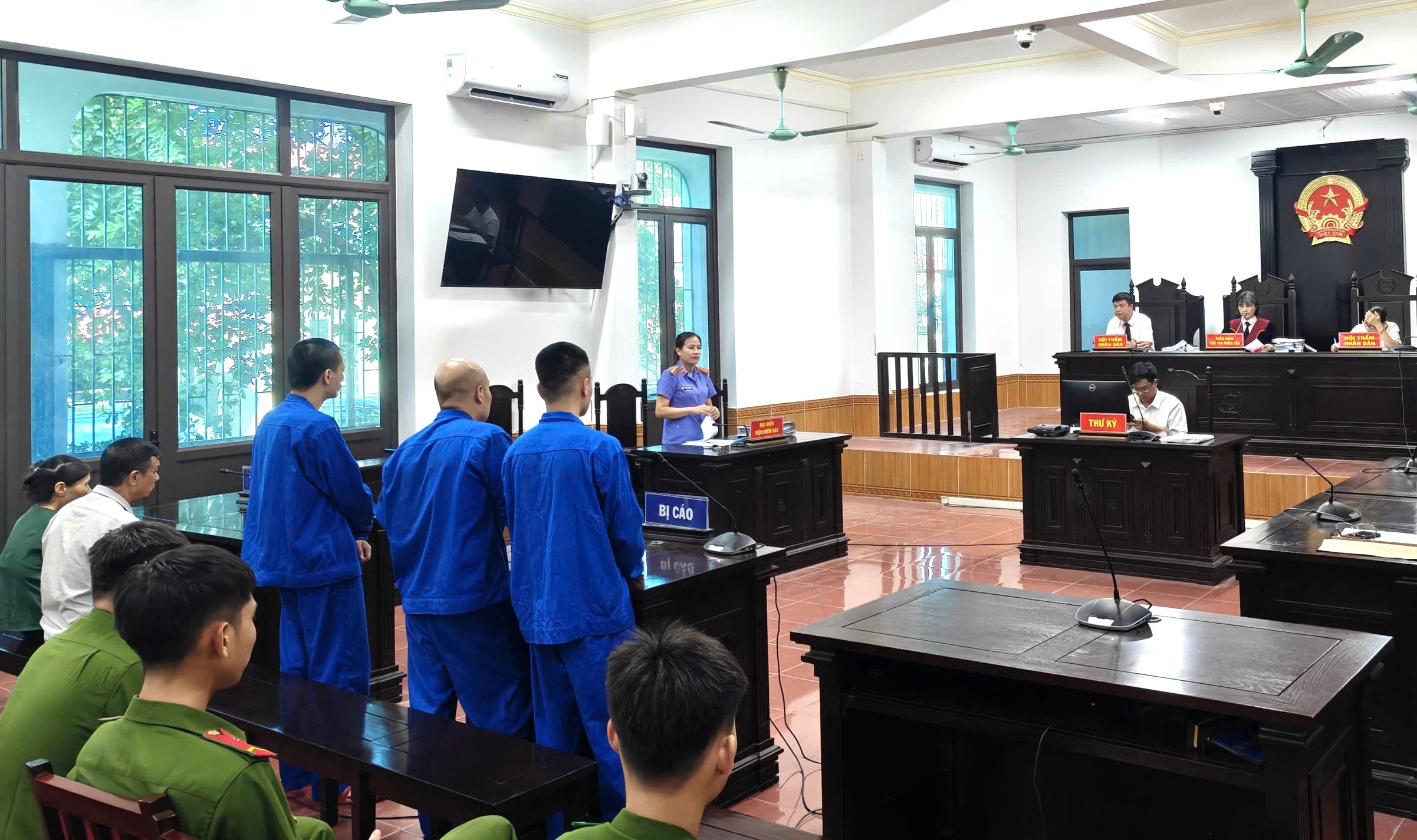 Mua bán ma túy nhiều lần, 3 bị cáo lĩnh 26 năm tù
