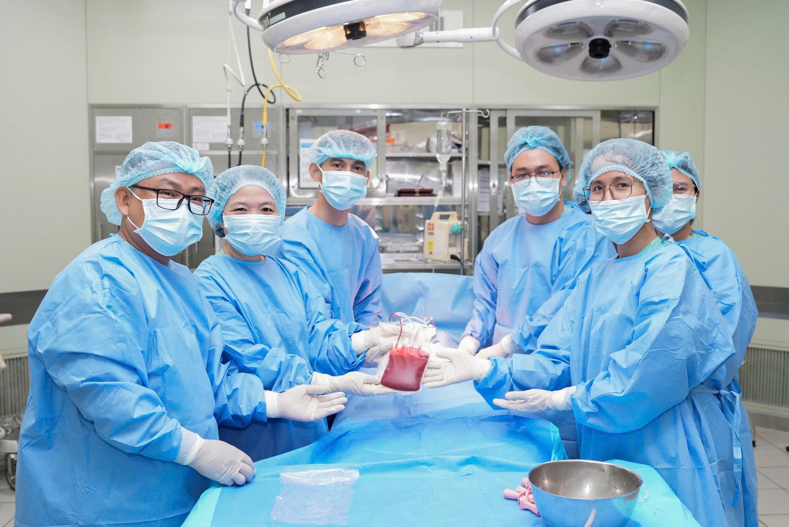 Bé trai 1,5 tuổi hiến tủy cứu chị gái mắc bệnh suy tủy xương