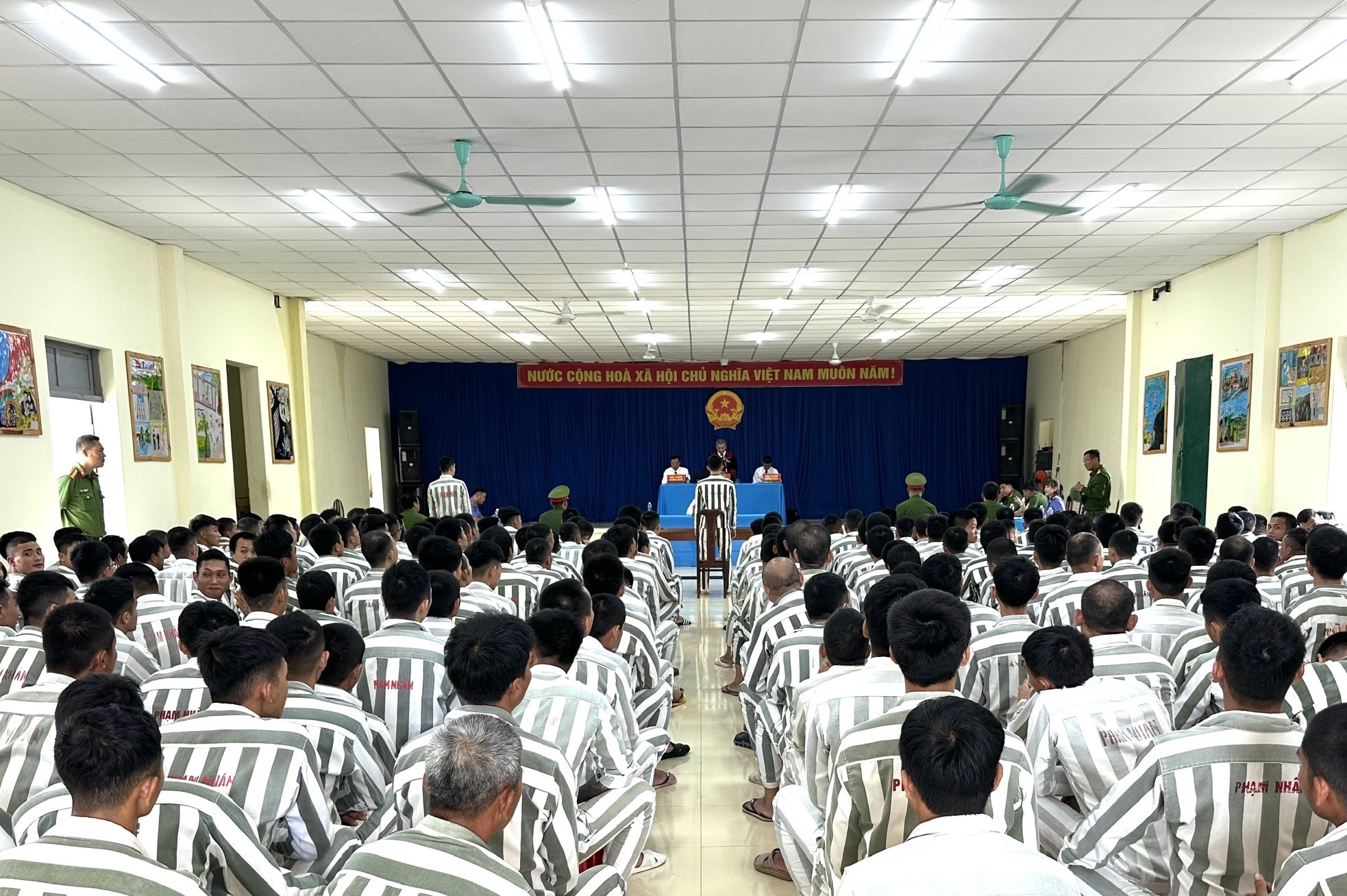 Phối hợp tổ chức phiên tòa xét xử lưu động tại Trại giam Đắk Tân