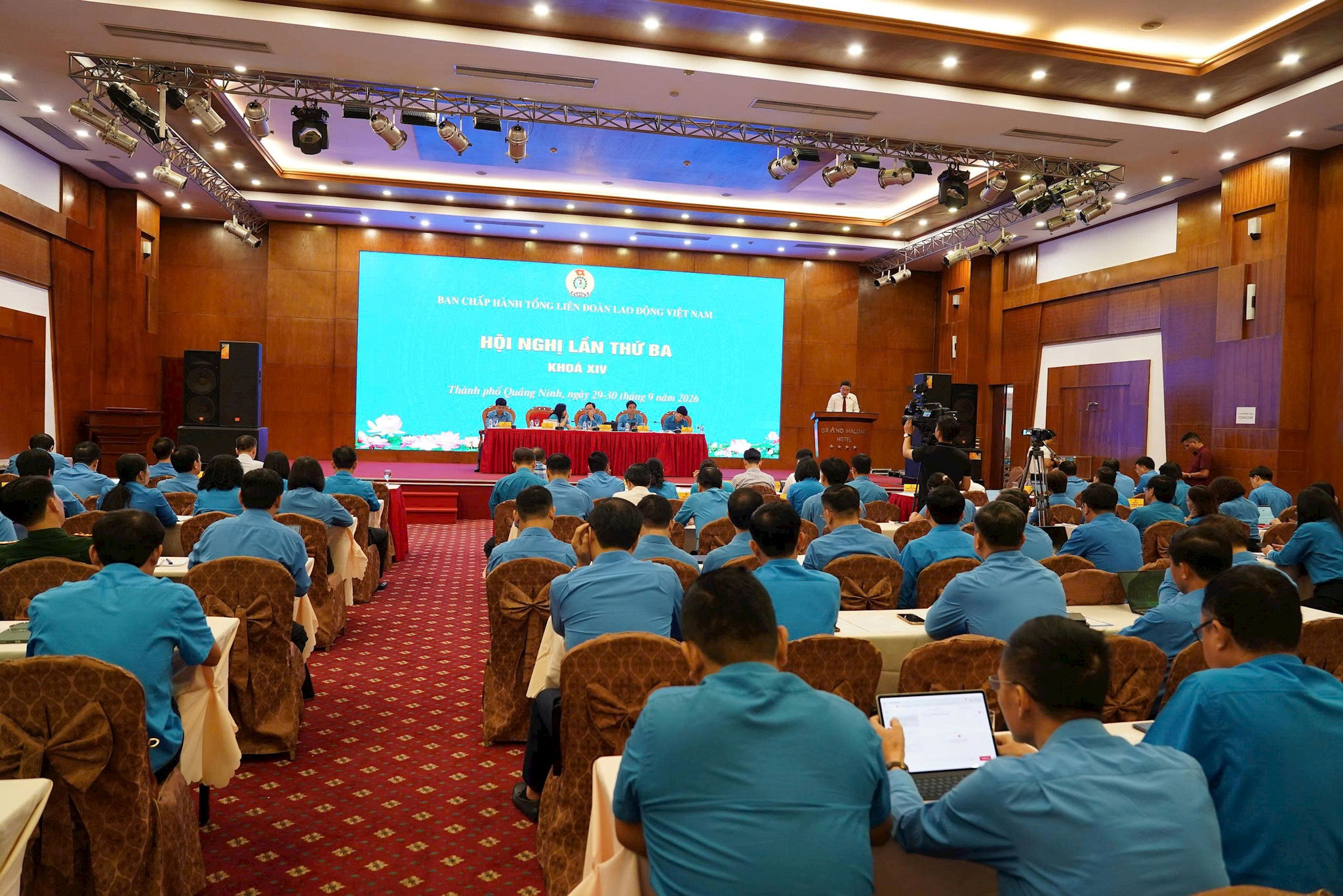 Bầu bổ sung các Ủy viên Ban Chấp hành và Ban Thường vụ Tổng LĐLĐ Việt Nam khóa XIV
