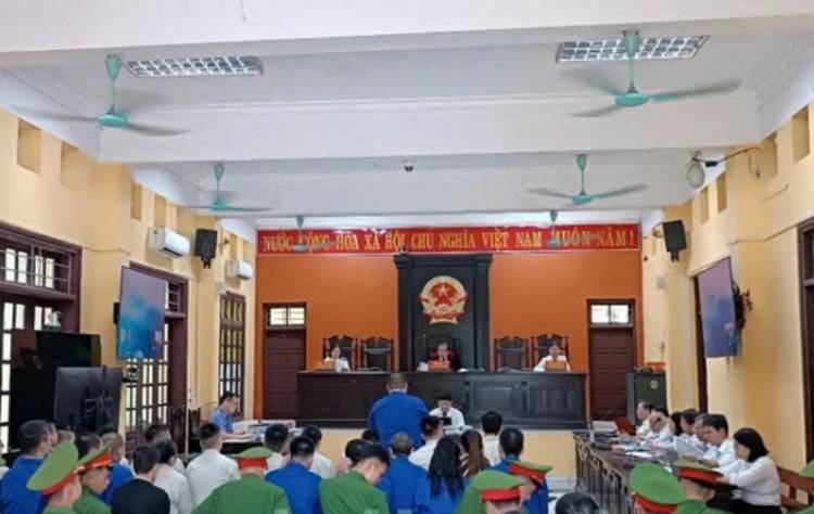 Lừa đảo chiếm đoạt gần 30 tỉ đồng trên không gian mạng, 26 bị cáo lĩnh án