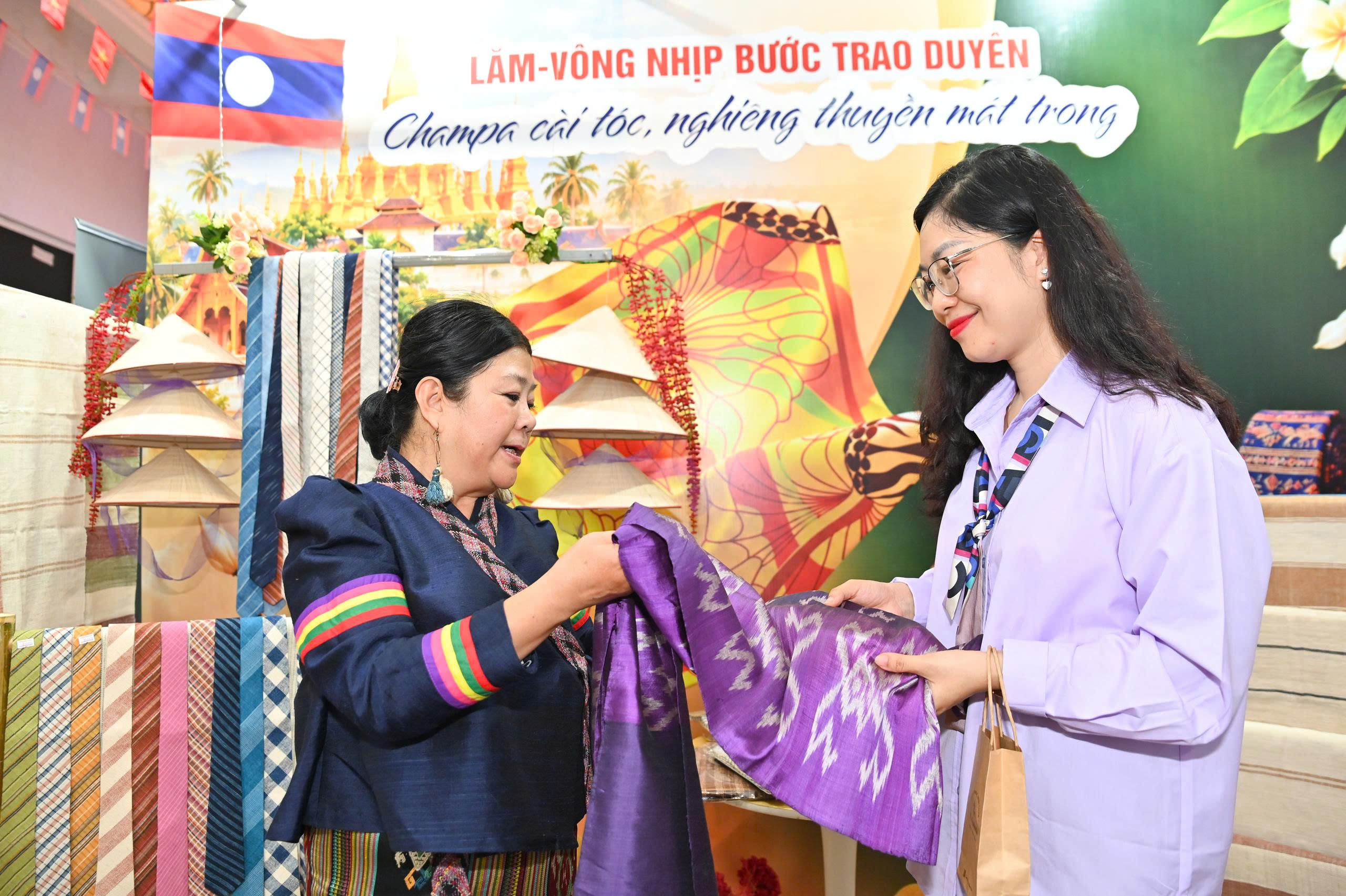 Thêm kênh kết nối thương mại giữa doanh nghiệp Việt Nam và Lào