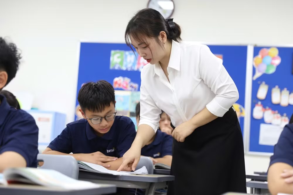 Điều chỉnh, cập nhật sách giáo khoa, hoàn thiện để sử dụng từ năm học 2028-2029