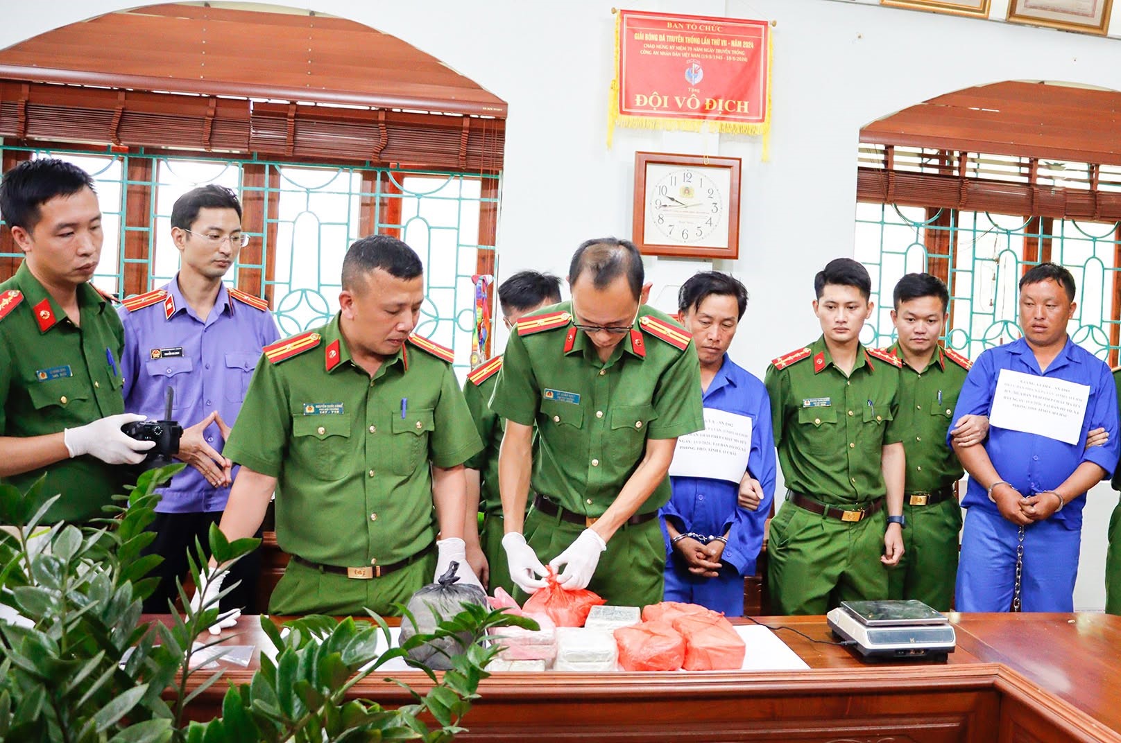 Phá thành công Chuyên án 0926V, bắt 2 đối tượng, thu giữ 20 bánh heroin