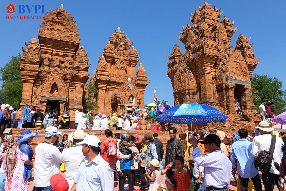 Lễ hội Katê Tôn vinh giá trị di sản văn hóa truyền thống của đồng bào Chăm