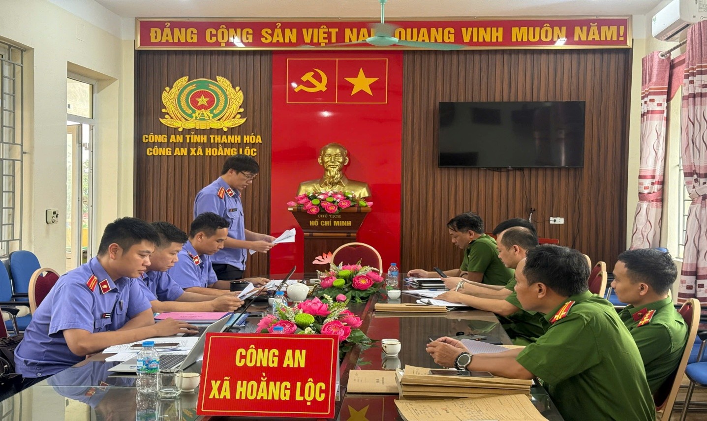 Trực tiếp kiểm sát việc tiếp nhận, giải quyết nguồn tin về tội phạm tại Công an cấp xã