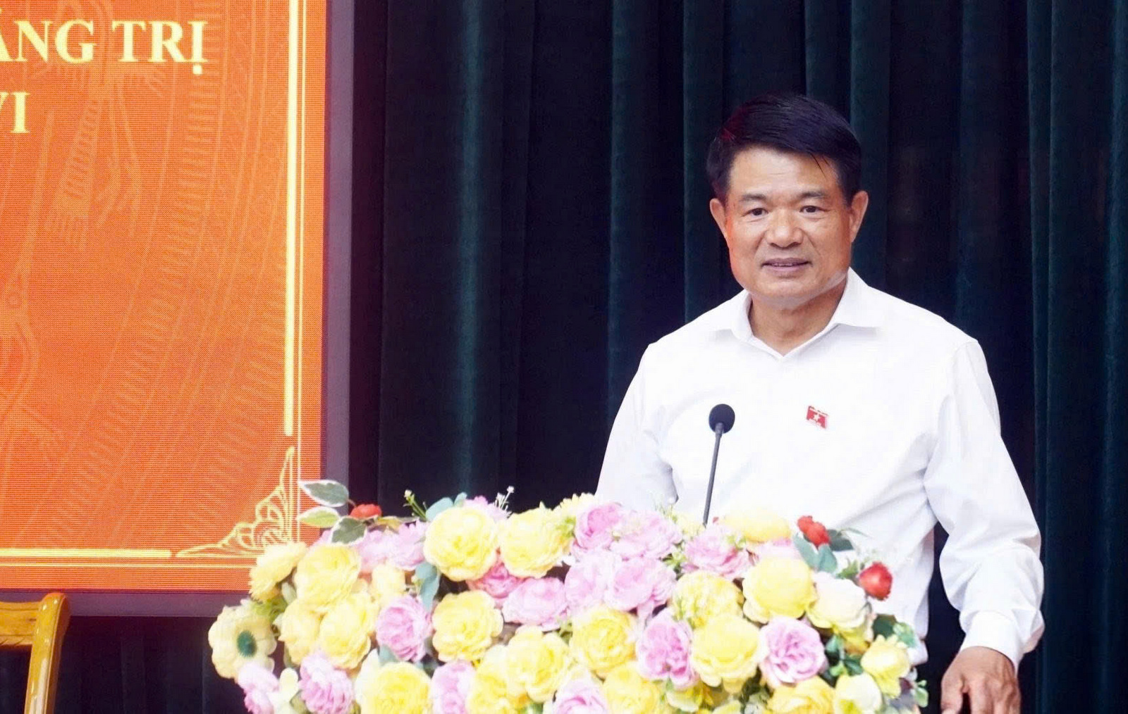 Chia sẻ, trả lời kiến nghị của cử tri và thông tin những dự án luật quan trọng sẽ trình Quốc hội