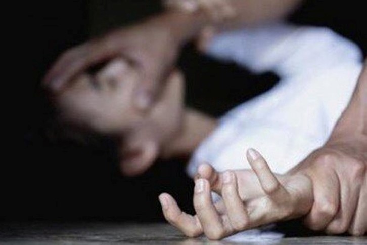 Phê chuẩn khởi tố nam thanh niên nhiều lần hiếp dâm bé gái