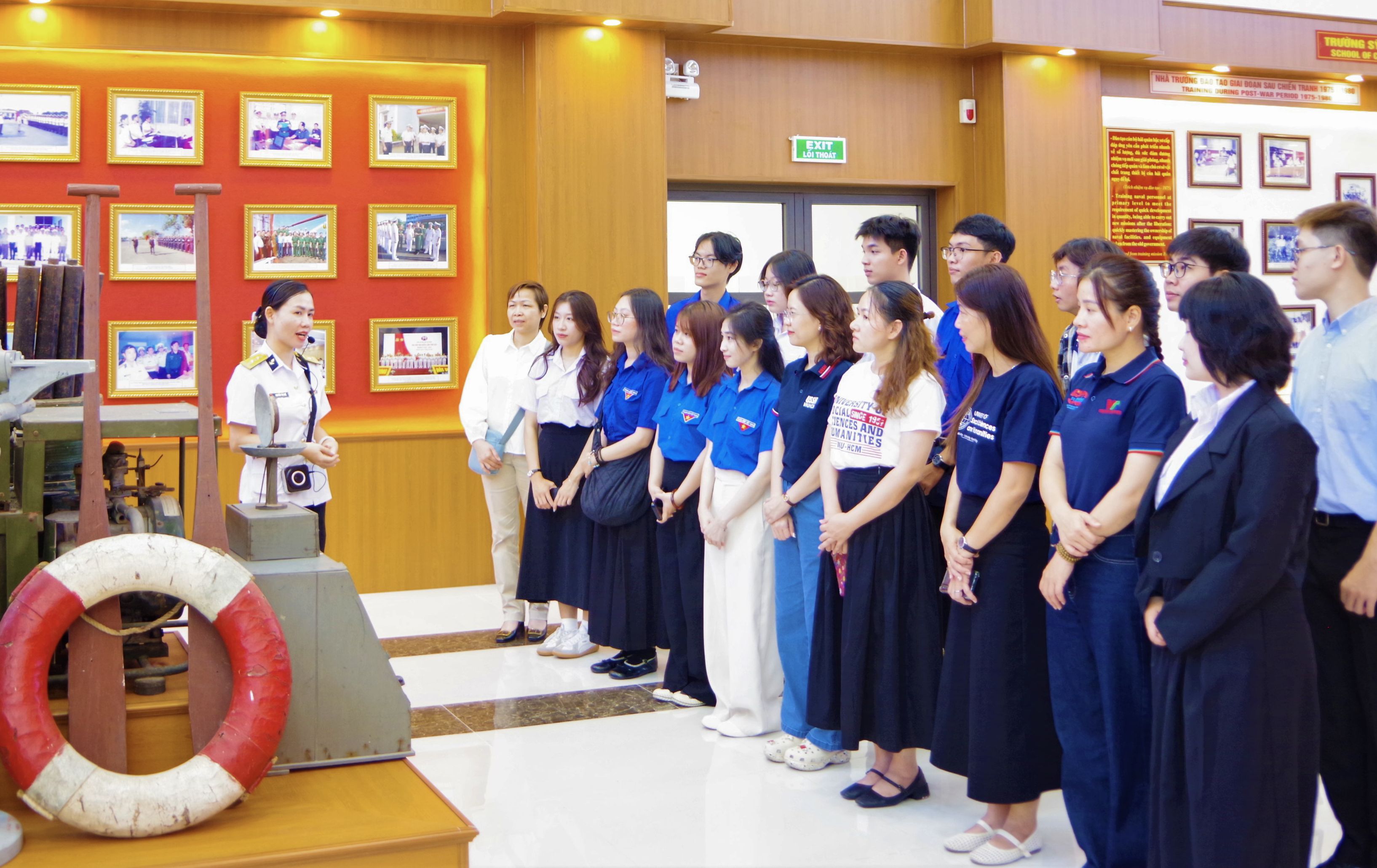 Hội Hữu nghị Việt Nam - Đông Nam Á tham quan, tìm hiểu biển, đảo Việt Nam tại Học viện Hải quân