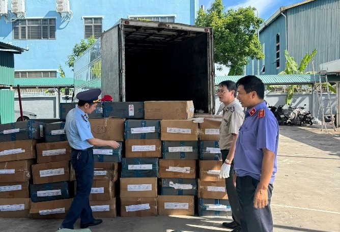 Quảng Ninh tiêu hủy gần 40 000 bao thuốc lá nhập lậu